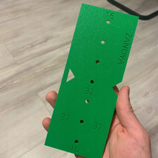 f63f529c-0b19-4a0a-91a0-ffd07c739b16.jpeg Przymiar do podpórek z regulacją półki 7 x 32mm - Dokładne wiercenie